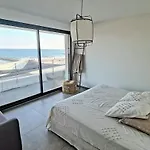 Magnifique Maison Posee Sur Le Sable Face A La *