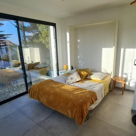 Magnifique Maison Posee Sur Le Sable Face A La Villa *