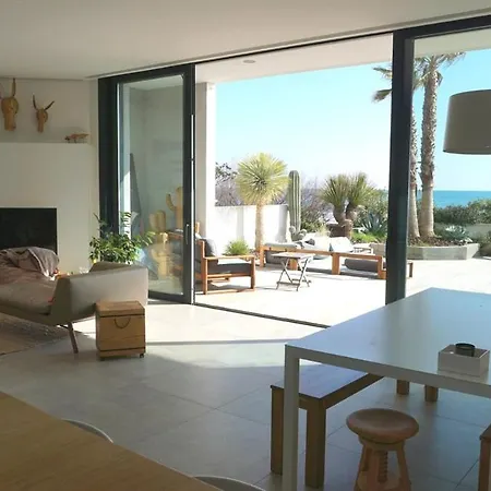 Magnifique Maison Posée Sur Le Sable Face à La