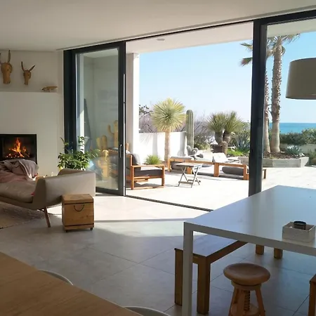 Magnifique Maison Posée Sur Le Sable Face à La Villa