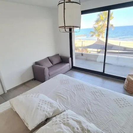 Magnifique Maison Posée Sur Le Sable Face à La