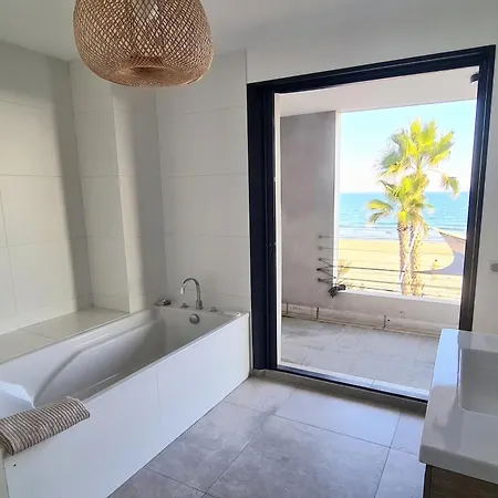 Magnifique Maison Posée Sur Le Sable Face à La Mauguio