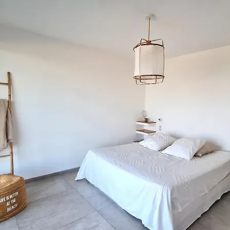 Magnifique Maison Posée Sur Le Sable Face à La Villa *