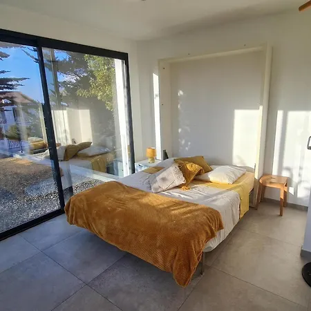 Magnifique Maison Posée Sur Le Sable Face à La Villa *